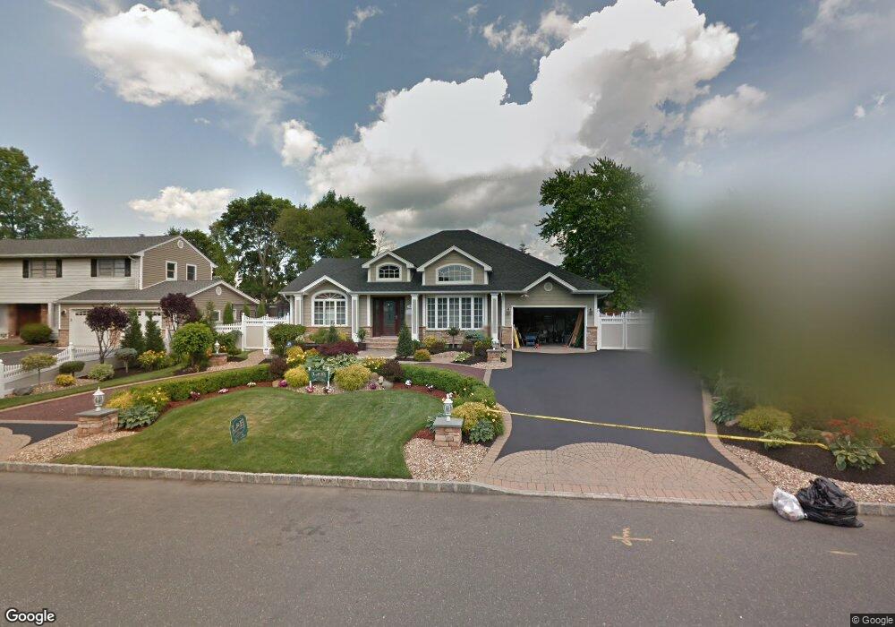 9 Walter Ct, ComMacK, NY 11725 - photo 1