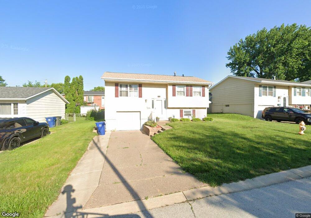 2912 Magnolia Dr, Bettendorf, IA 52722 - photo 1