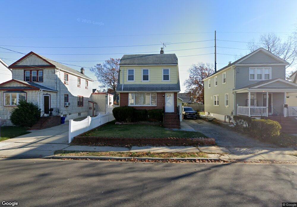 121 Cochran Place, Valley Stream, NY 11581 - photo 1