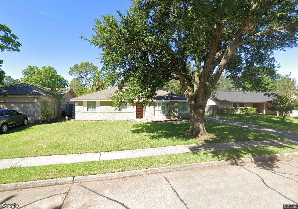 16730 Hibiscus Ln, Friendswood, TX 77546 - photo 1