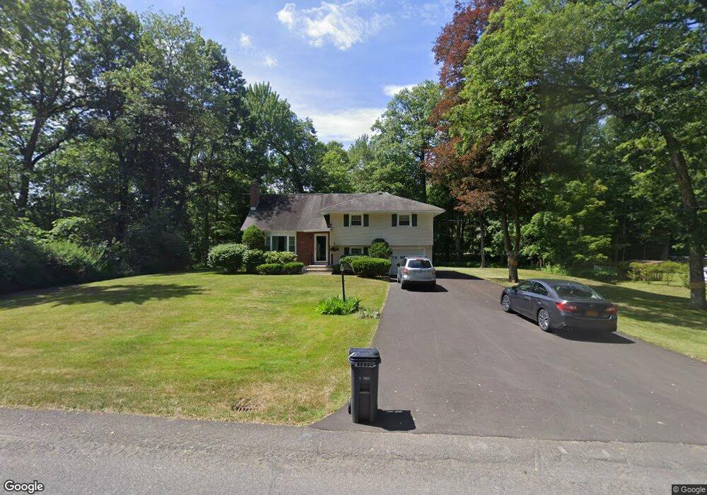 804 Maxwell Dr, Schenectady, NY 12309 - photo 1