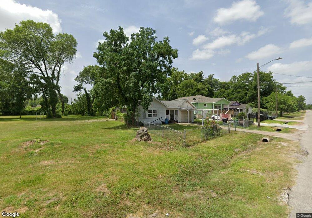 817 Green Meadow Ln, Houston, TX 77091 - photo 1