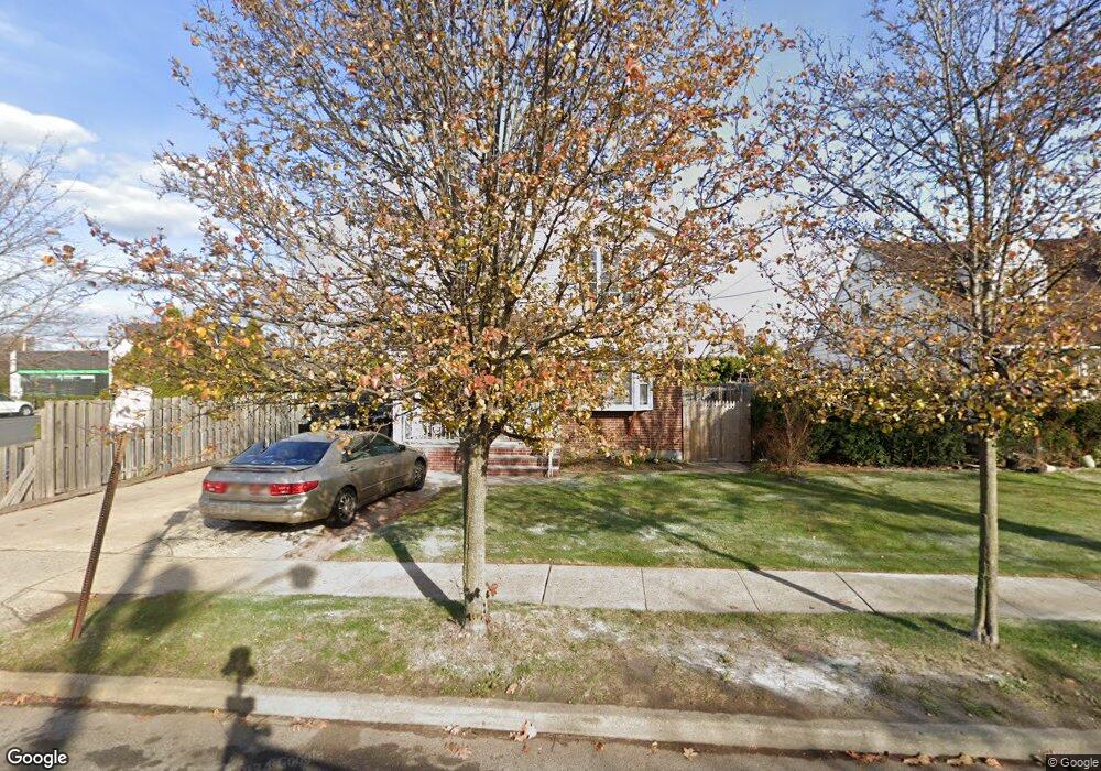 1038 Cherry Ln, Floral Park, NY 11001 - photo 1