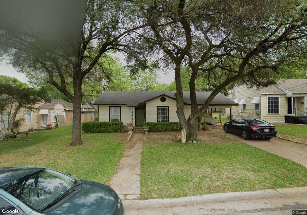 610 W Lake St, Ennis, TX 75119 - photo 1