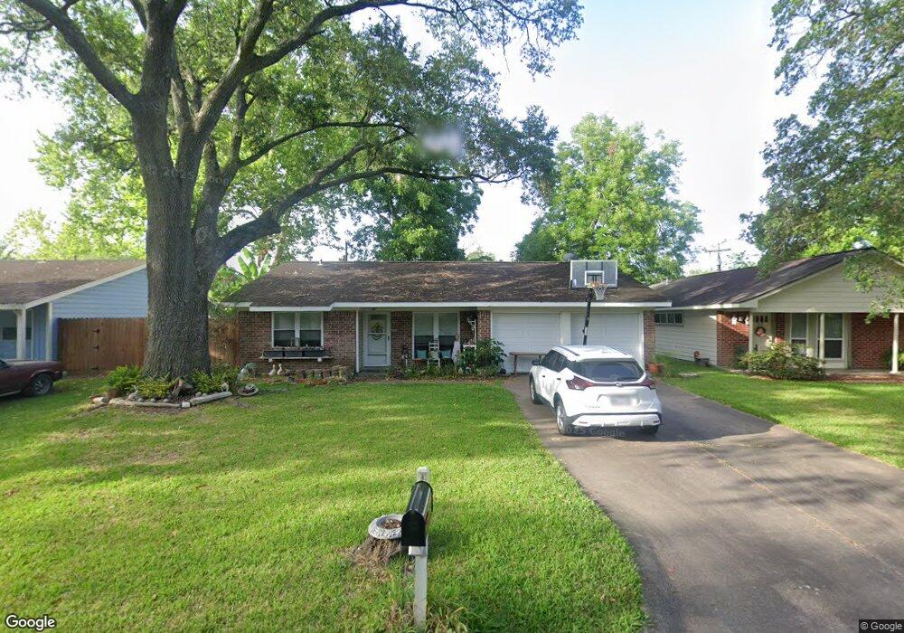 304 Sycamore St, Alvin, TX 77511 - photo 1