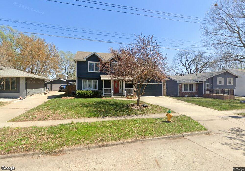 2121 47th St, Des Moines, IA 50310 - photo 1