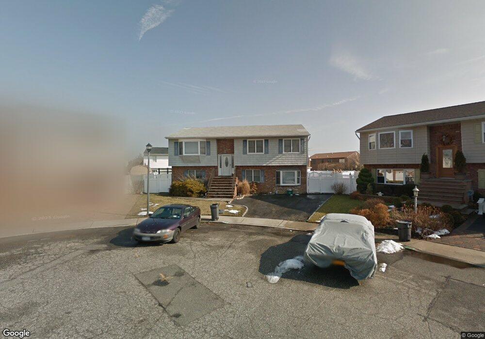 3913 Elayne Ct, Seaford, NY 11783 - photo 1