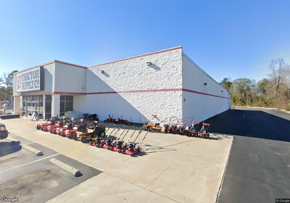 1137 N 1st St, Jesup, GA 31545 - photo 1