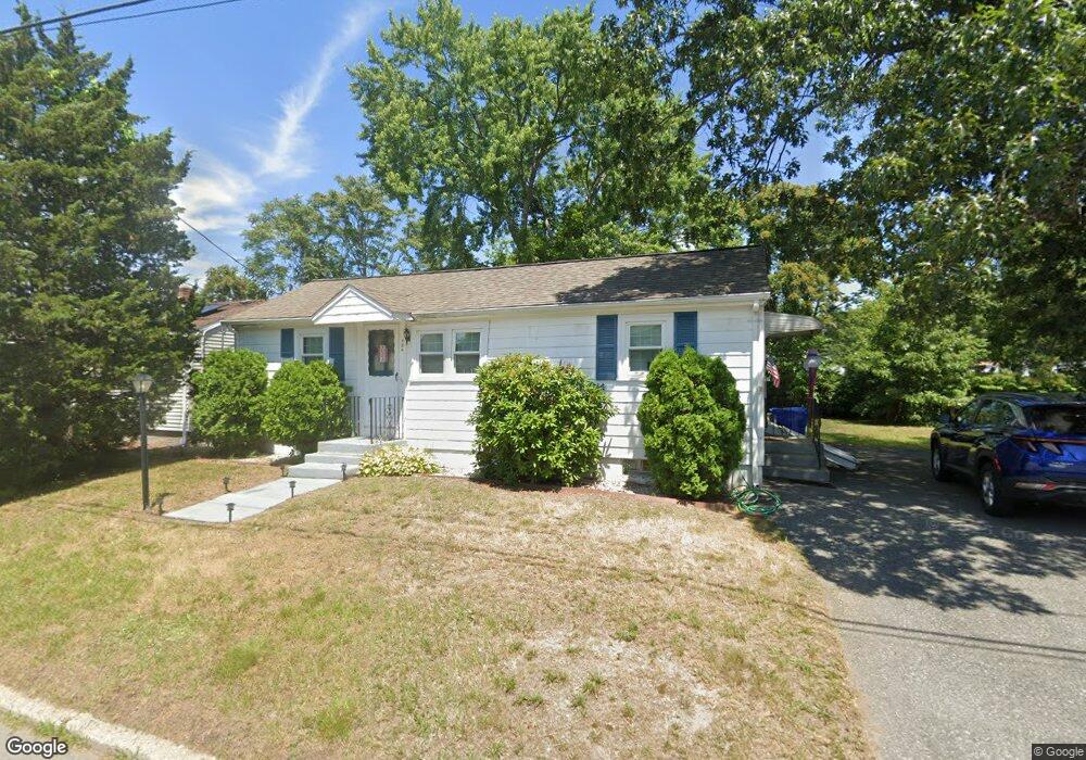 484 Kenyon Ave, Pawtucket, RI 02861 - photo 1