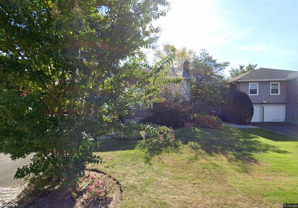 205 Juniper Cir S, Lawrence, NY 11559 - photo 1