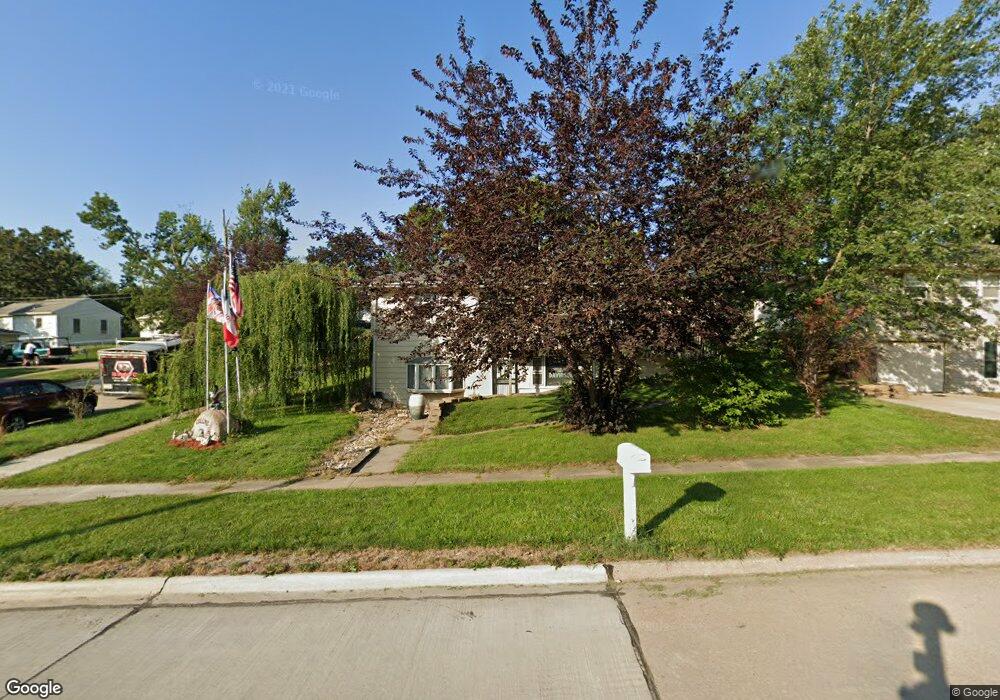 3120 Outlook Dr SW, Cedar Rapids, IA 52404 - photo 1