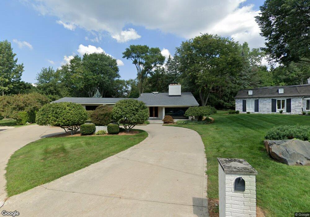 3514 Sutton Place, Bloomfield Hills, MI 48301 - photo 1