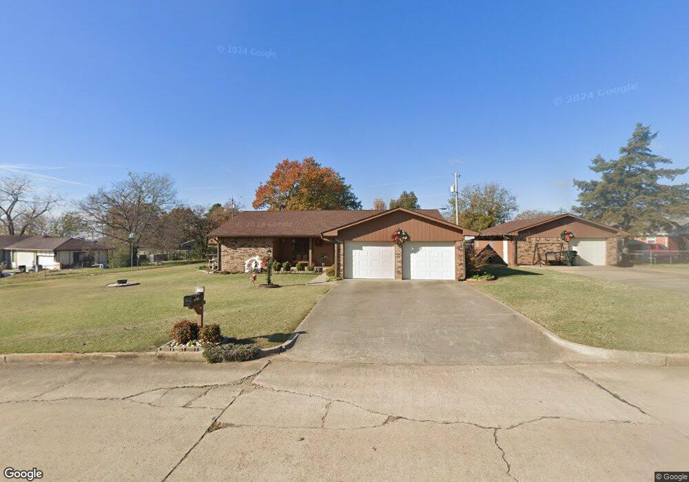715 N 11th St, Henryetta, OK 74437 - photo 1