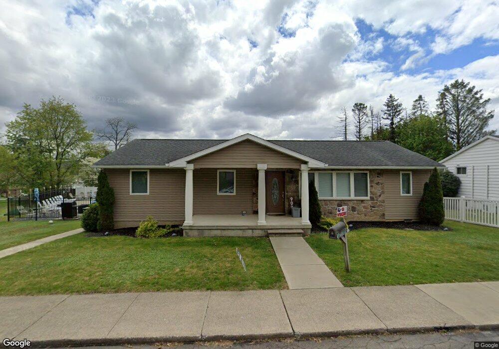 907 Phillips St, Taylor, PA 18517 - photo 1