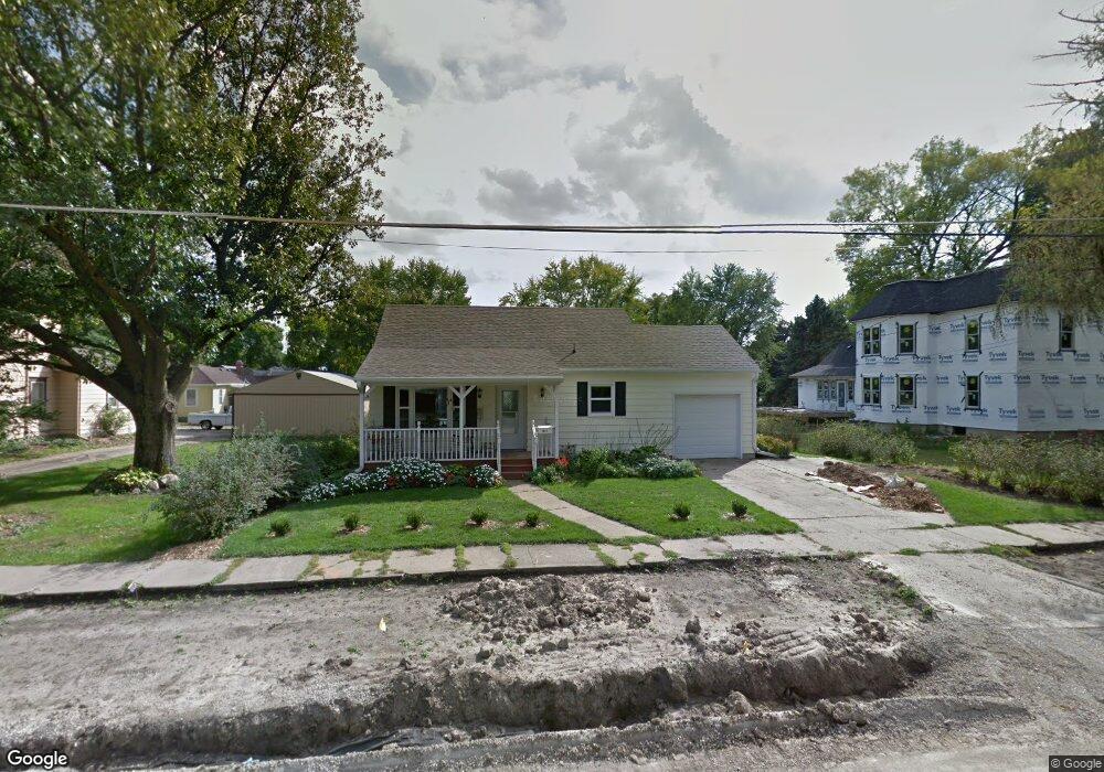 1019 N 4th Ave W, Newton, IA 50208 - photo 1