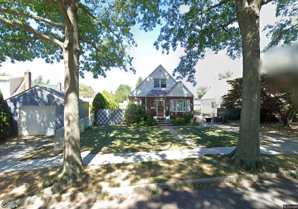 26615 83rd Ave, Glen Oaks, NY 11004 - photo 1