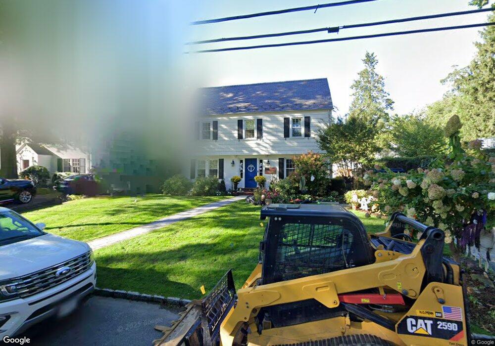 31 Inness Place, Manhasset, NY 11030 - photo 1