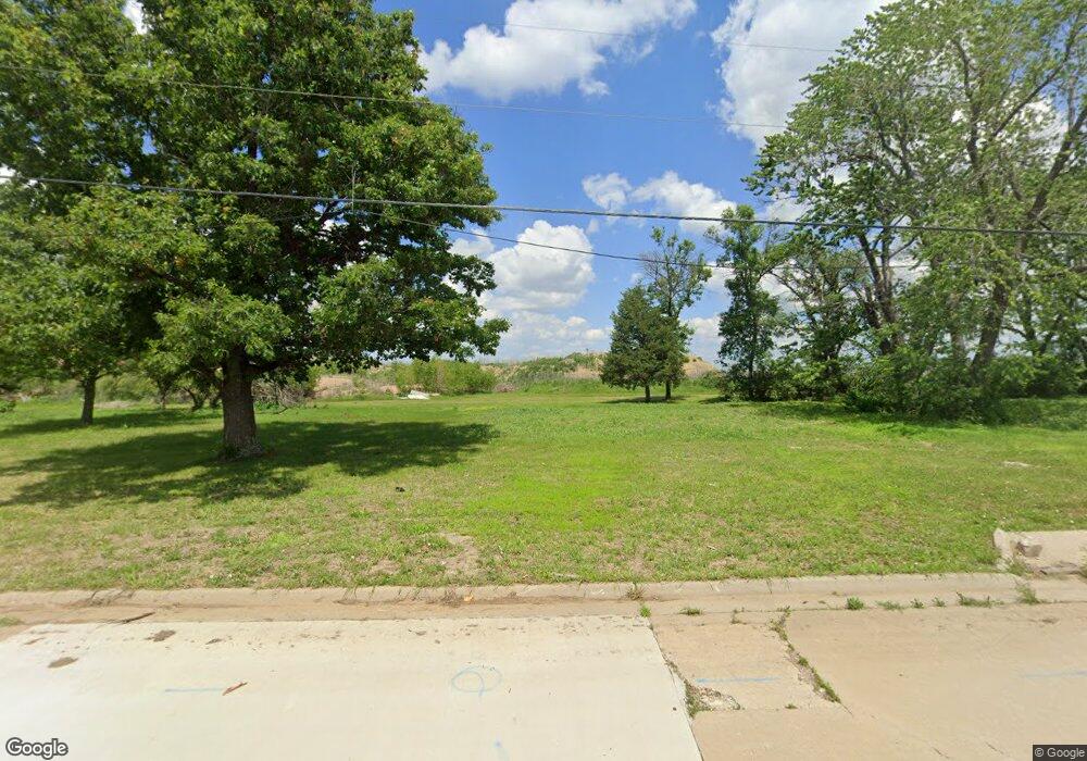 532 SW 39th St, Topeka, KS 66609 - photo 1