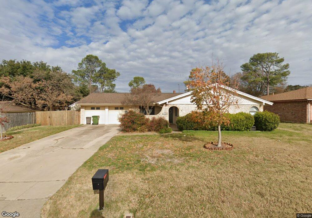 212 E Pleasantview Dr, Hurst, TX 76054 - photo 1