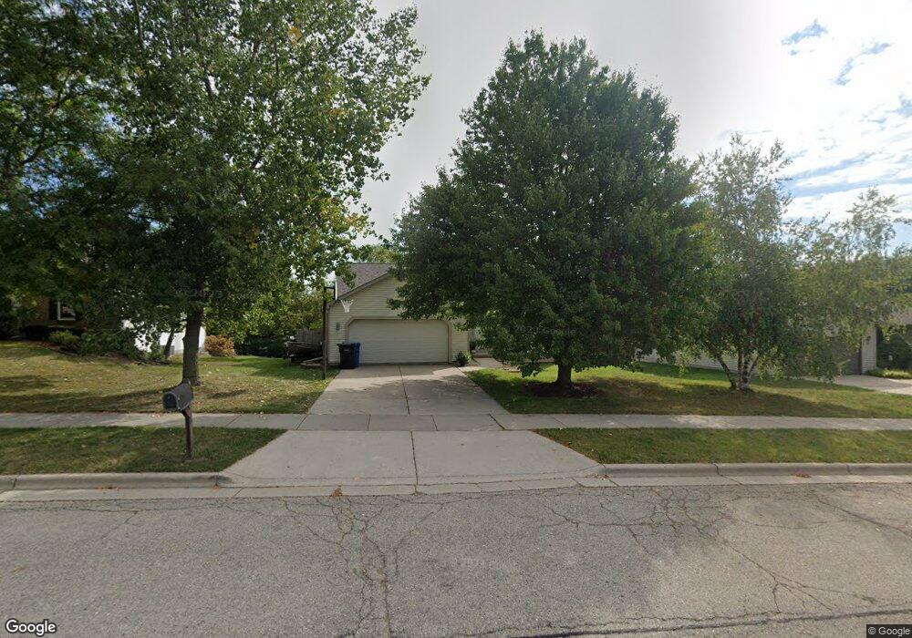 530 Oakwood Dr, Oregon, WI 53575 - photo 1