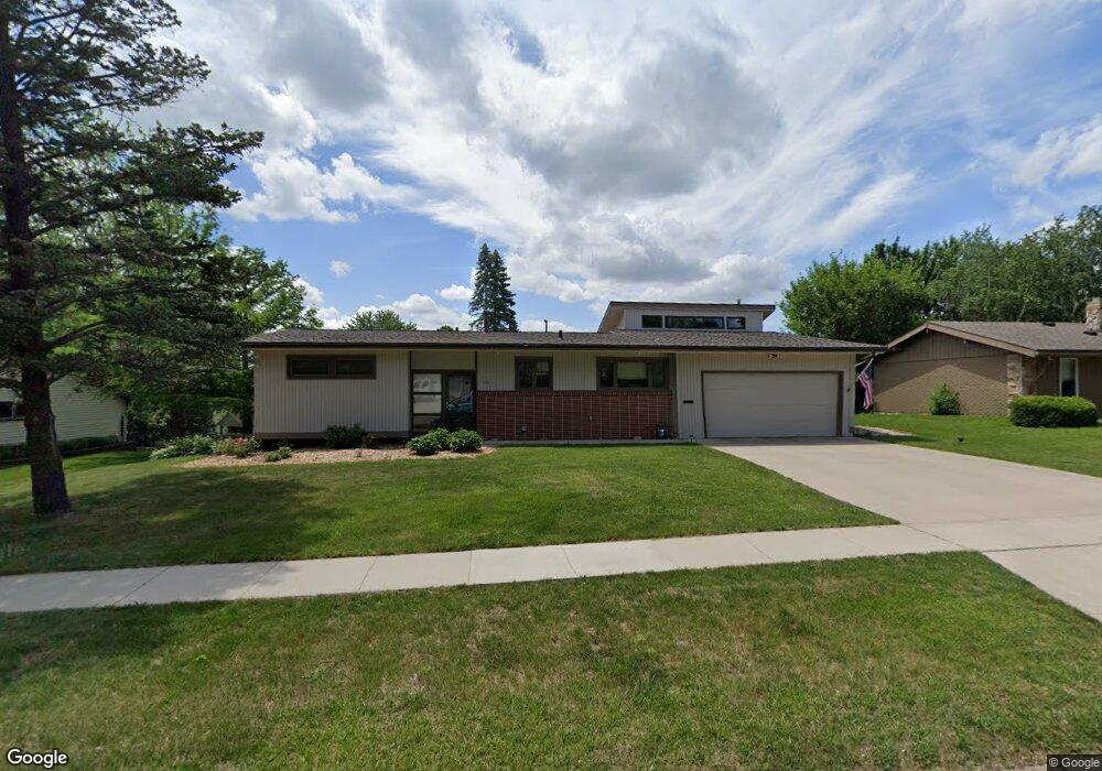 1514 W 18th St, Cedar Falls, IA 50613 - photo 1