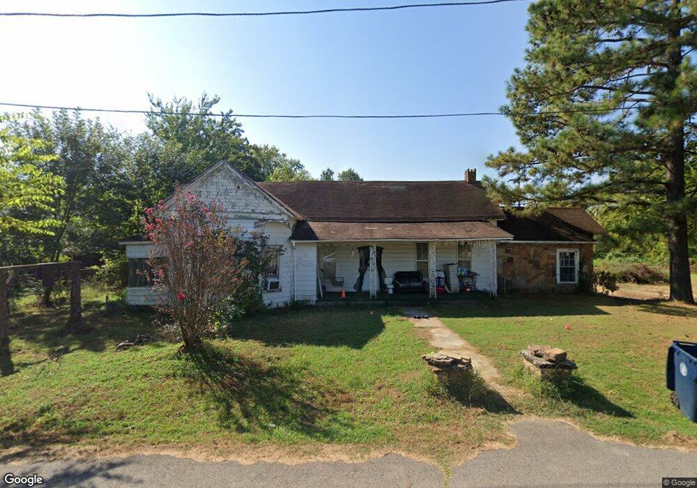 208 SE 1st St, Muldrow, OK 74948 - photo 1