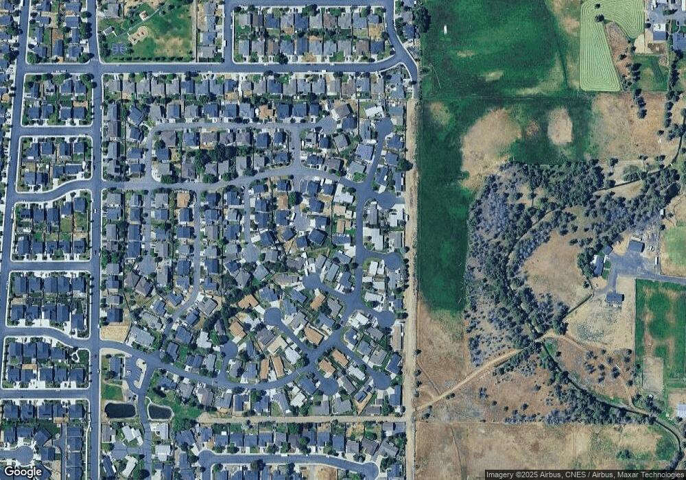 833 NE Shonshone Dr, Redmond, OR 97756 - photo 1