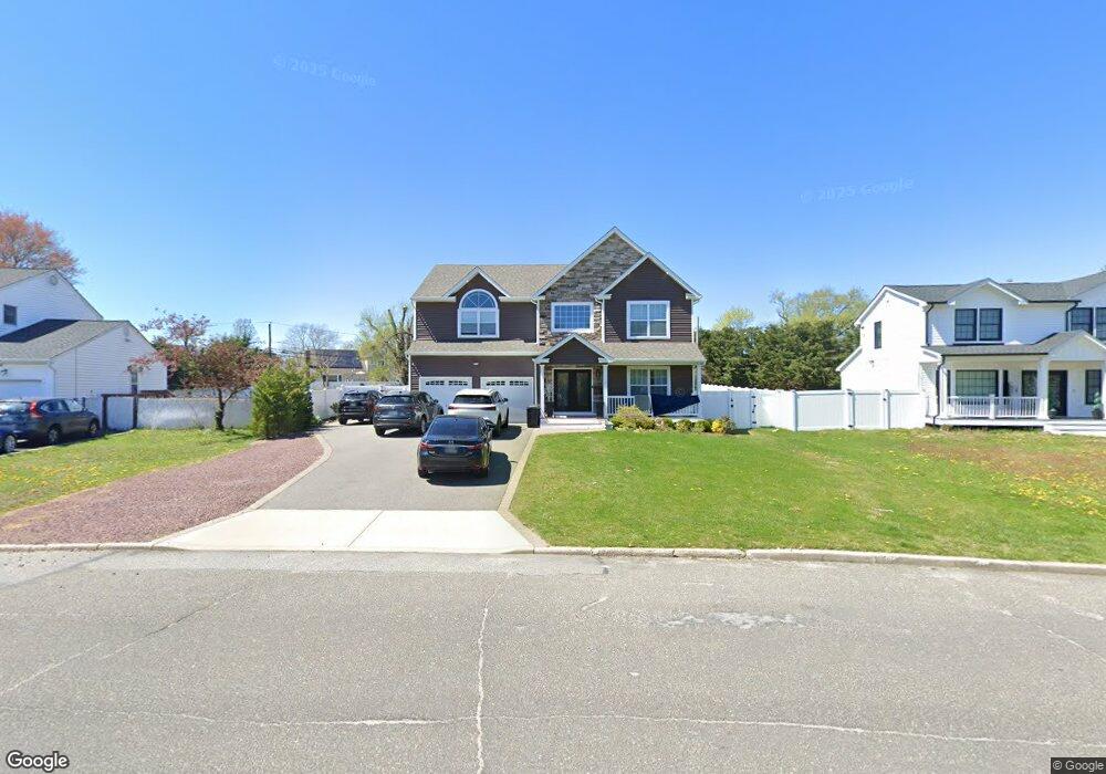 16 Beechwood Ln, ComMacK, NY 11725 - photo 1