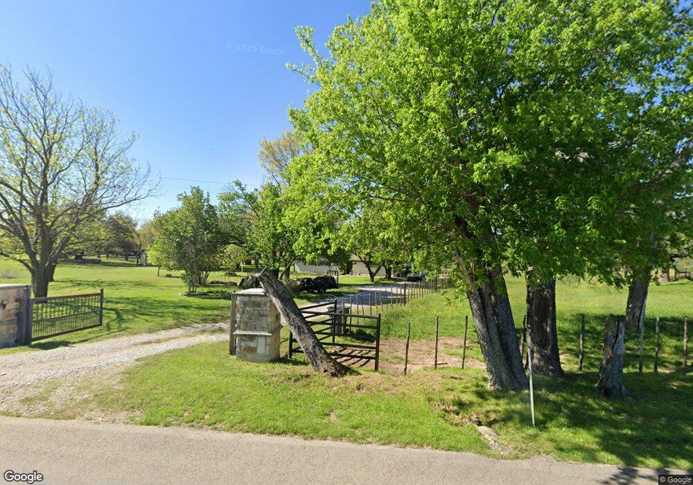 607 N Lake Dr, Weatherford, TX 76085 - photo 1