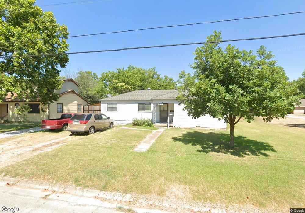 1008 S Howeth St, Gainesville, TX 76240 - photo 1