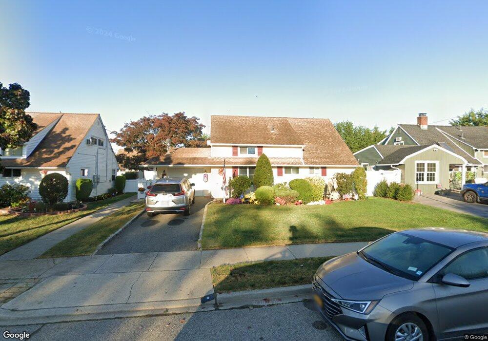 8 Raspberry Ln, Levittown, NY 11756 - photo 1