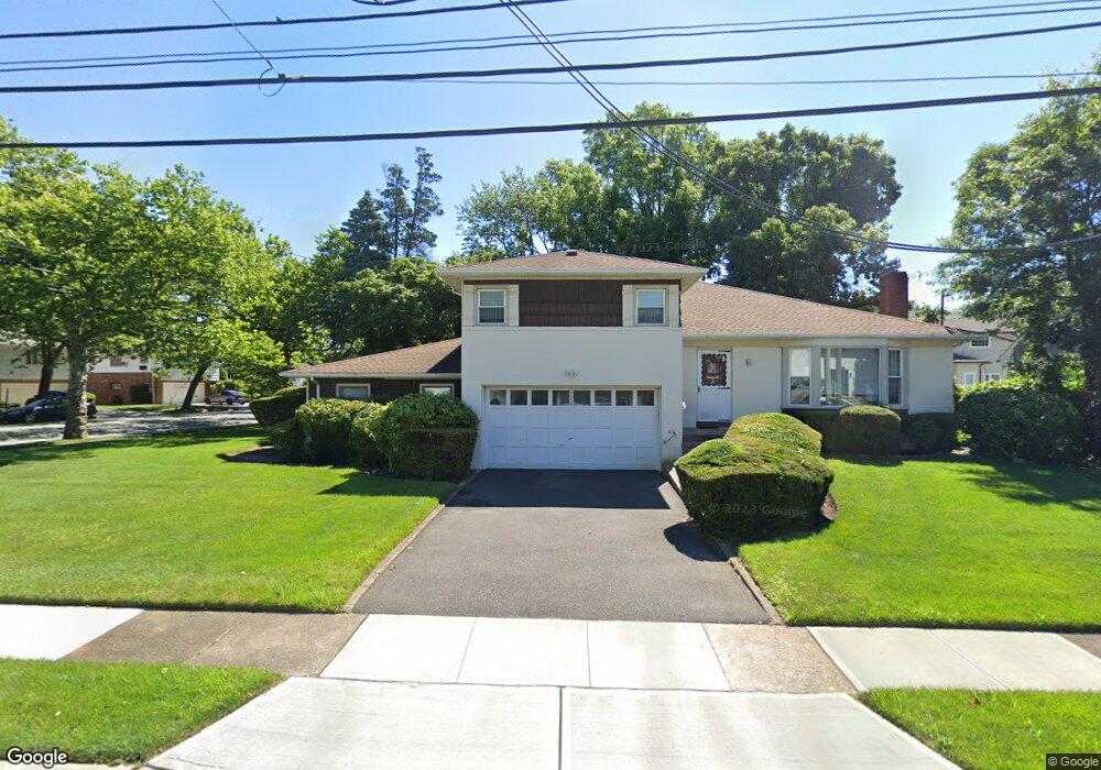 922 Longview Ave, Valley Stream, NY 11581 - photo 1