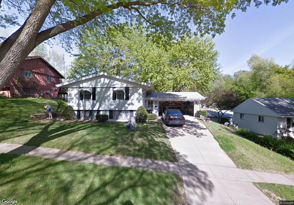 1007 Cheyenne Rd NW, Cedar Rapids, IA 52405 - photo 1