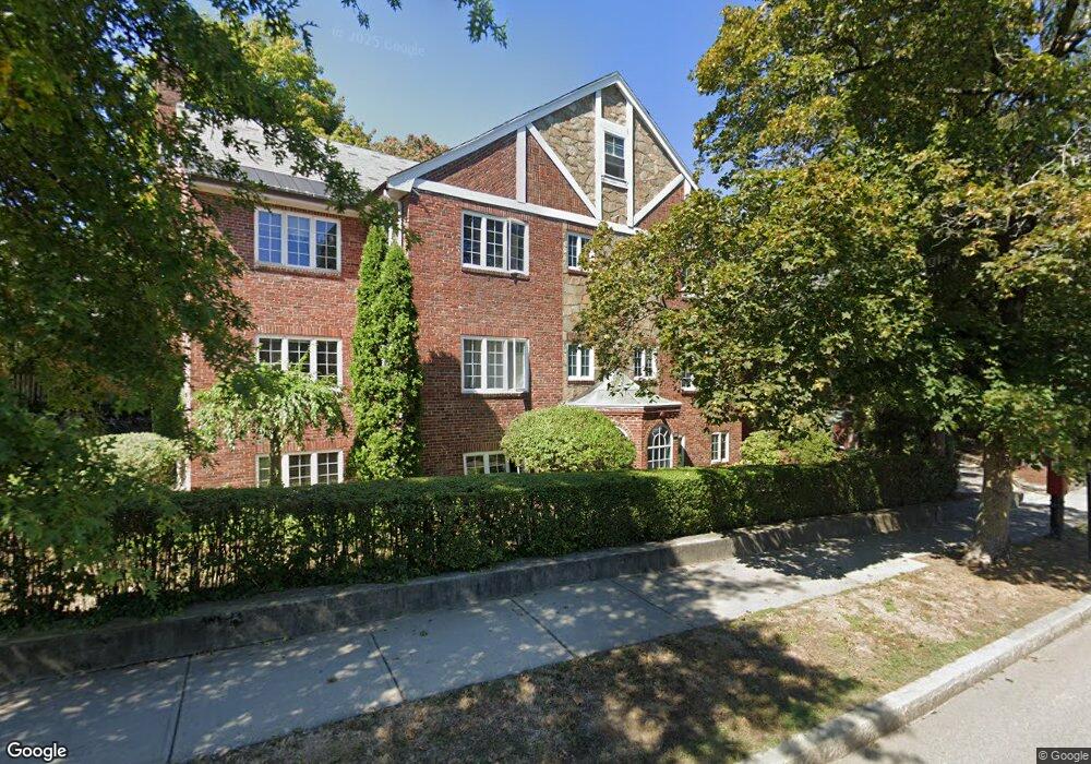 549 Centre St unit 6, Newton, MA 02458 - photo 1