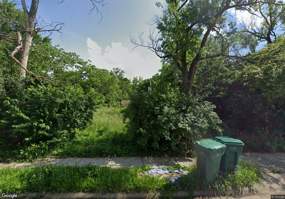 433 SE Pinecrest Dr, Topeka, KS 66605 - photo 1