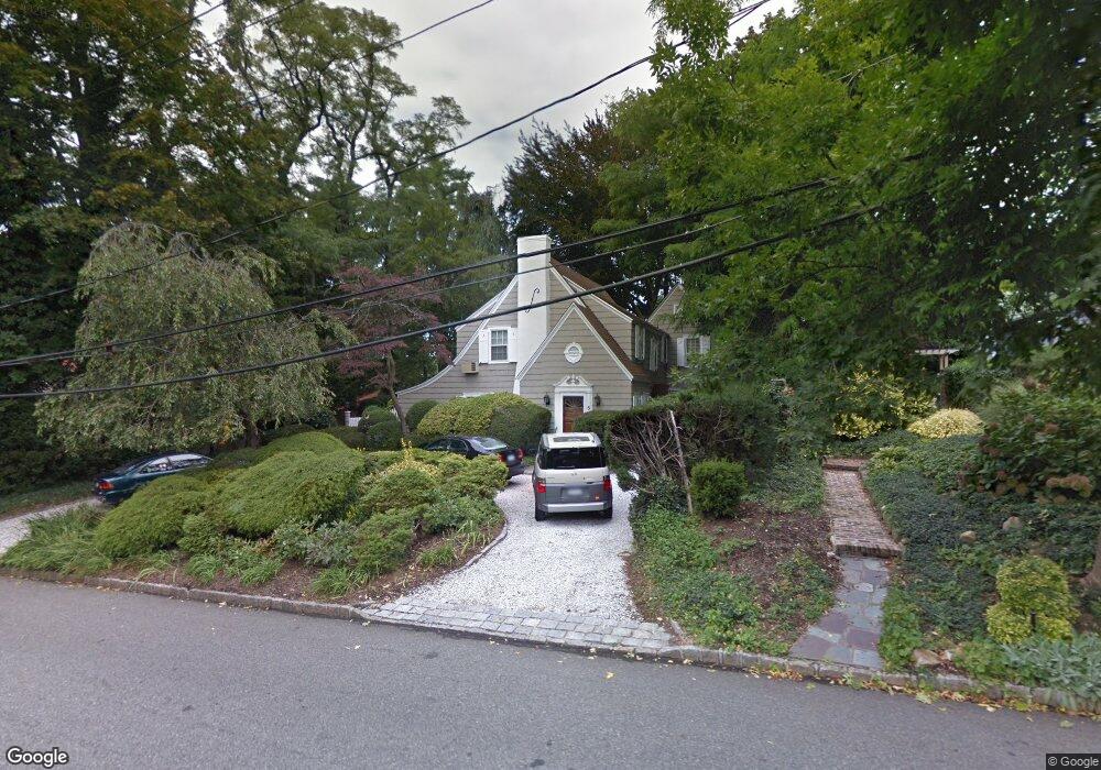 5 Susquehanna Ave, Great Neck, NY 11021 - photo 1