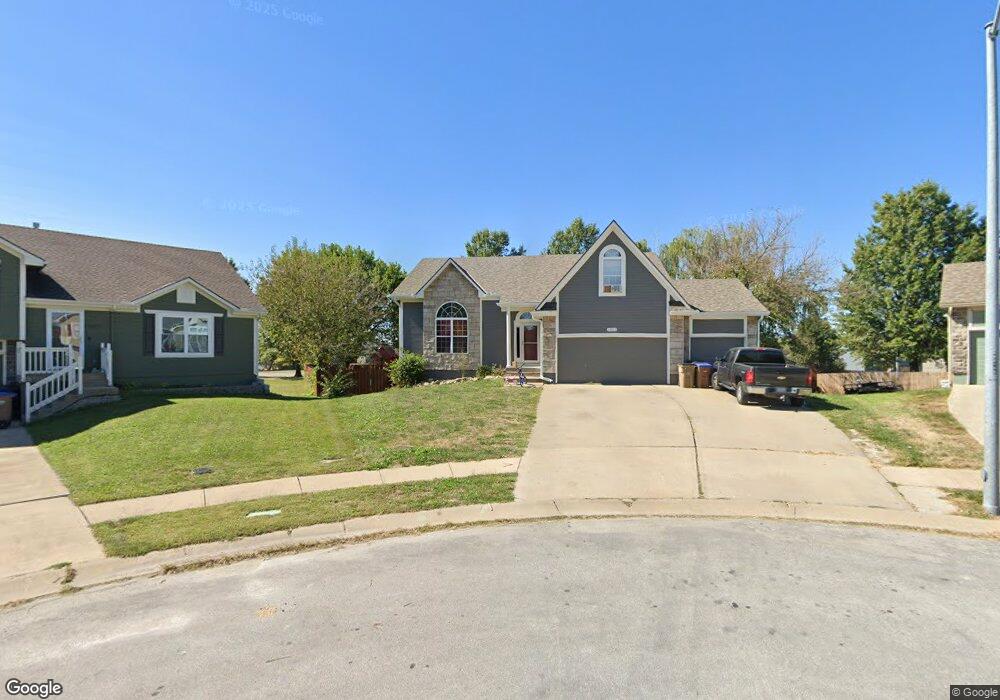 1021 Wellington Ct, Raymore, MO 64083 - photo 1