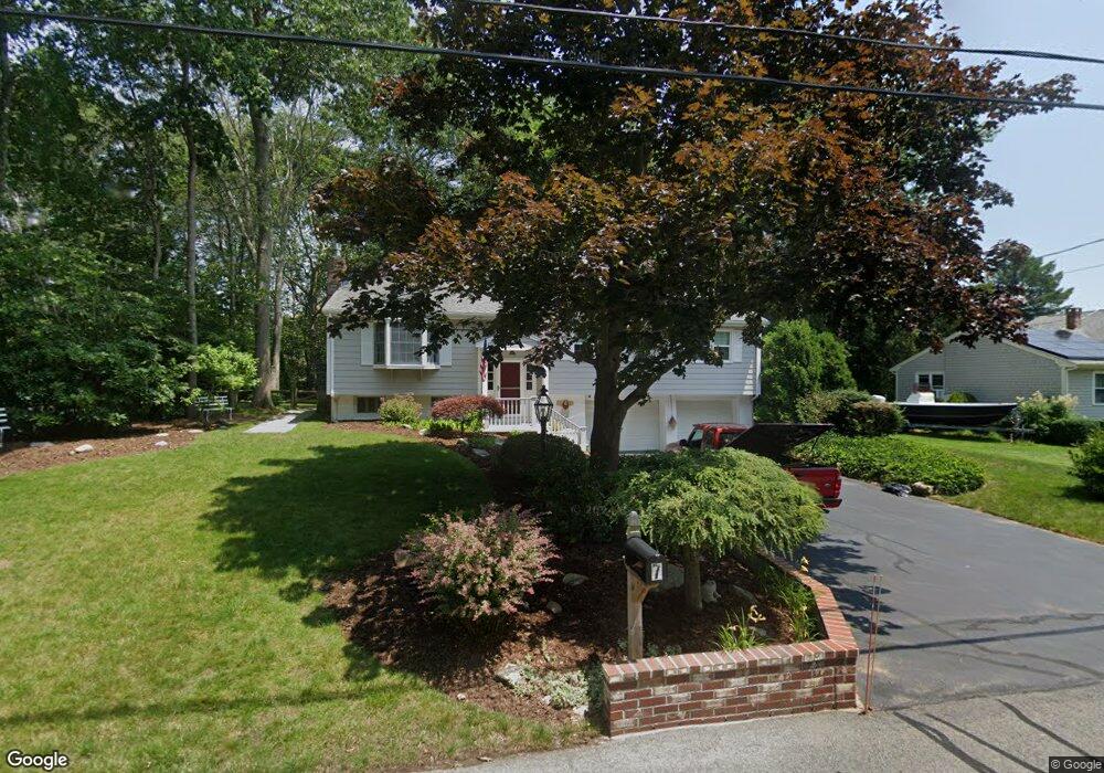 7 John Winthrop St, North Dartmouth, MA 02747 - photo 1