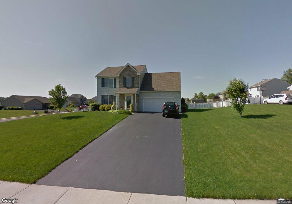 470 Lynne Dr, Mount Wolf, PA 17347 - photo 1