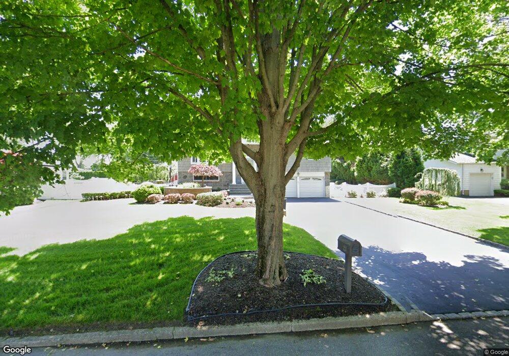 21 Partridge Dr, ComMacK, NY 11725 - photo 1