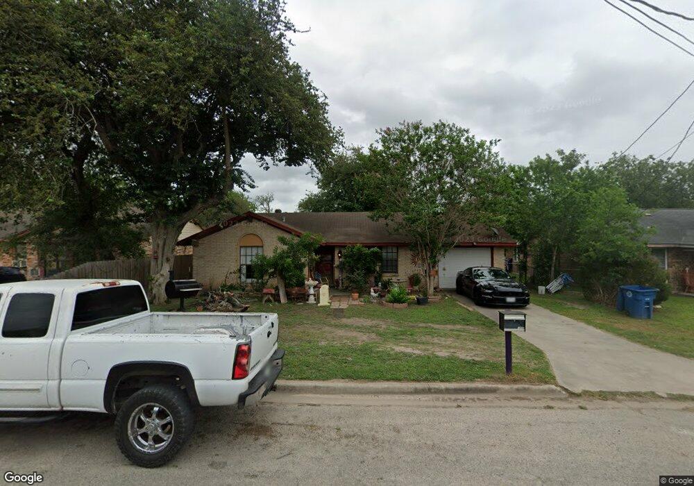 1304 N Avenue C, Beeville, TX 78102 - photo 1