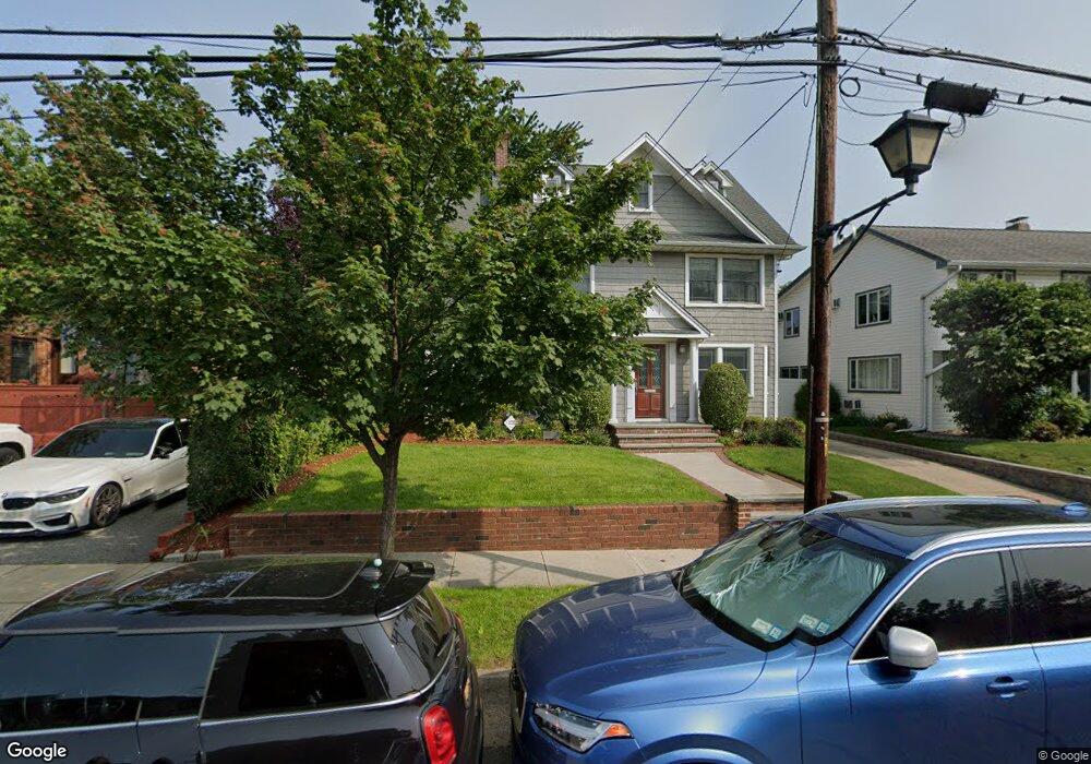 188 Meadowsweet Rd, Mineola, NY 11501 - photo 1