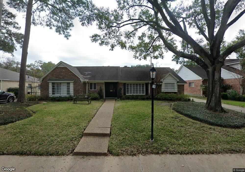10023 Inwood Dr, Houston, TX 77042 - photo 1