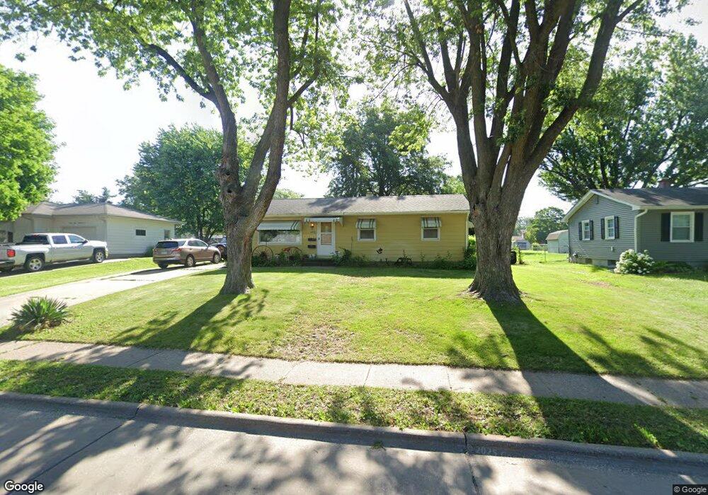3819 N Pine St, Davenport, IA 52806 - photo 1