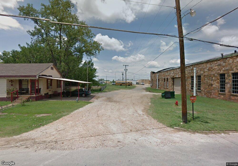 300 S 3rd St, Hugo, OK 74743 - photo 1