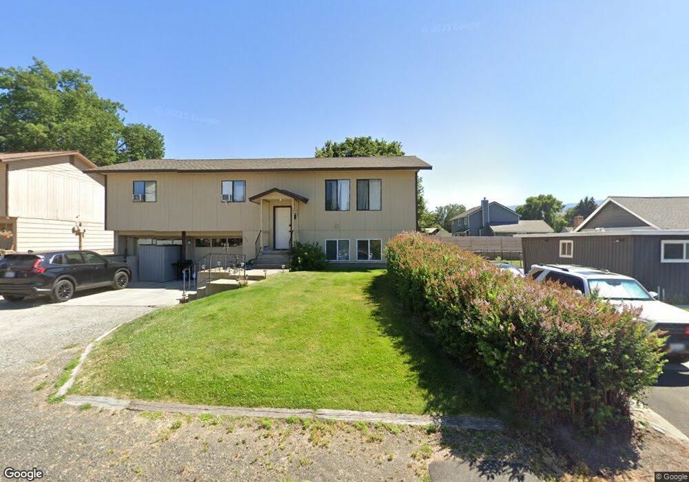 333 13th St NE, East Wenatchee, WA 98802 - photo 1