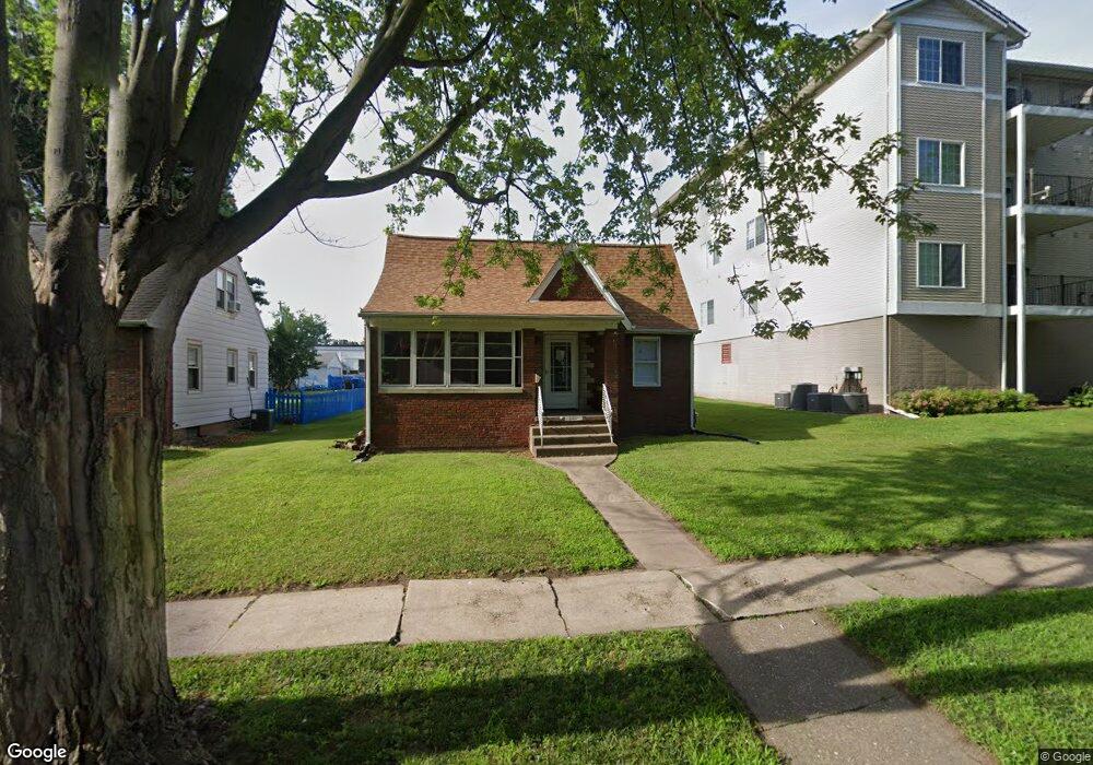 1437 W Pleasant St, Davenport, IL 52804 - photo 1