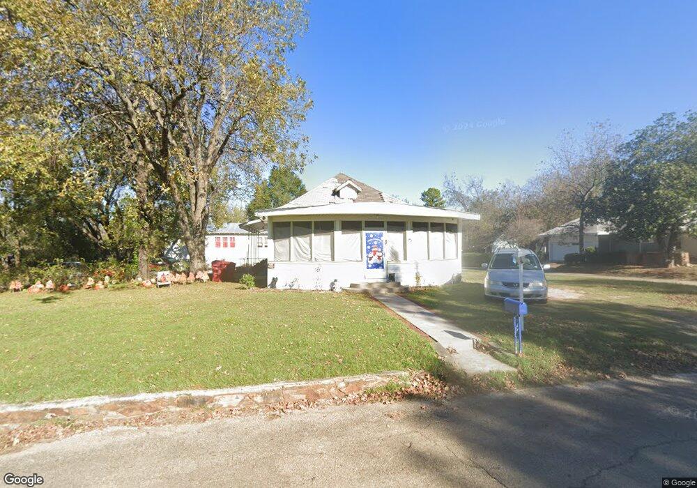 113 E Bissell St, Hugo, OK 74743 - photo 1