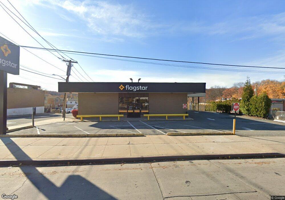 1270 Clove Rd, Staten Island, NY 10301 - photo 1