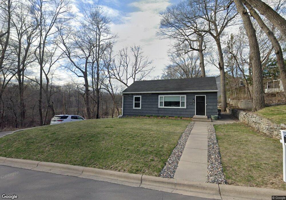 18816 Chestnut Ln, Minnetonka, MN 55345 - photo 1